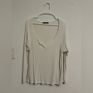 Scoop neck lightweight white t